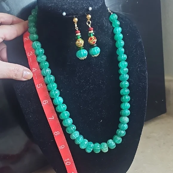 Green Beaded Necklace and Earrings Set by - Picture 3 of 9